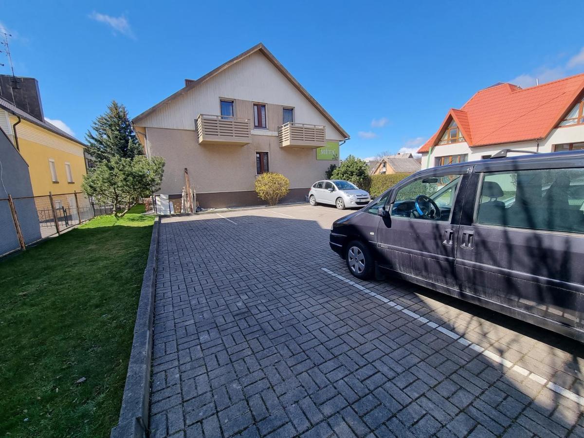 Livingpalanga Meta1 Apartman Kültér fotó